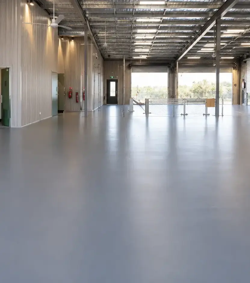 pulēts betons industriālām telpām